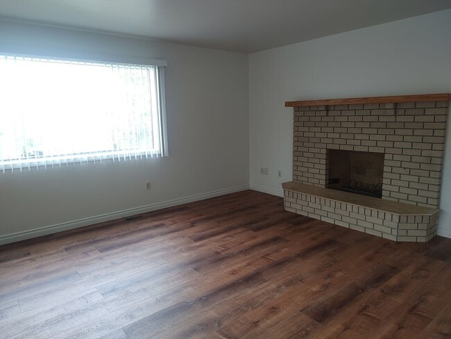 Building Photo - 1439 Terrace Dr