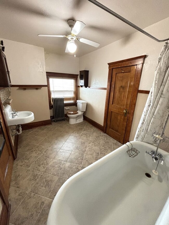 Building Photo - Get 4 Lagoon Passes with This 4 Bed 2.5 Bath Home for Rent in Brigham City!