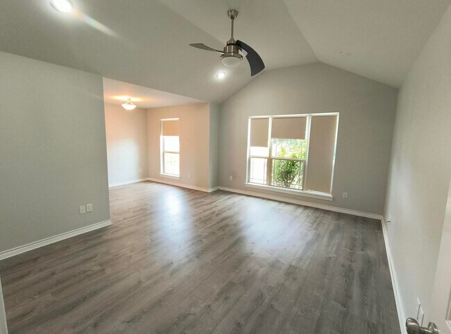 Building Photo - Elegant 3 bedroom, 2 bath home 4 minutes from Goodfellow AFB AVAILABLE NOW!