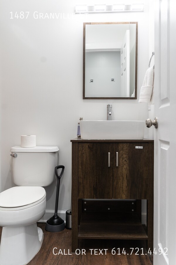 Building Photo - 1487 Granville St