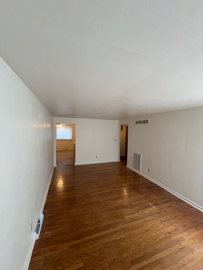Building Photo - 2522 W Newman Pkwy