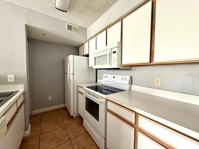 Building Photo - 2210 Grand Cayman Ct
