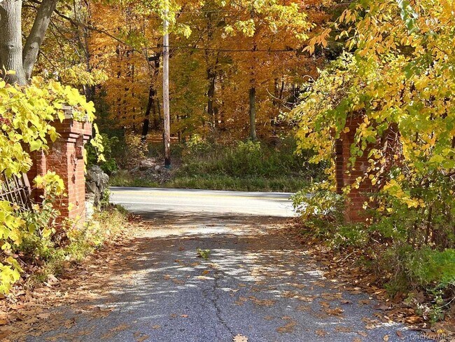 Building Photo - 273 NY-9D