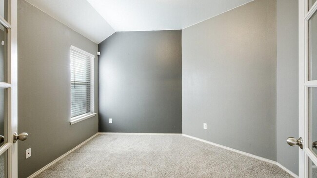 Building Photo - 5209 Bear Valley Dr