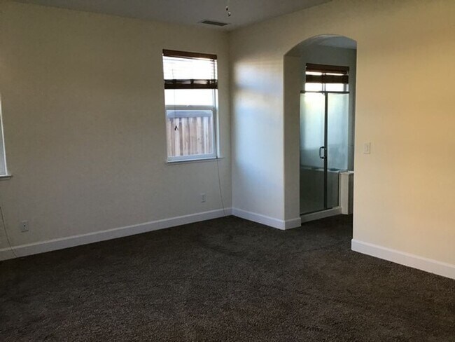 Building Photo - 3 Bedroom plus Den 2 Bath So. Reno Home
