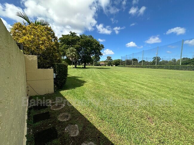 Building Photo - 3730 Alcantara Ave