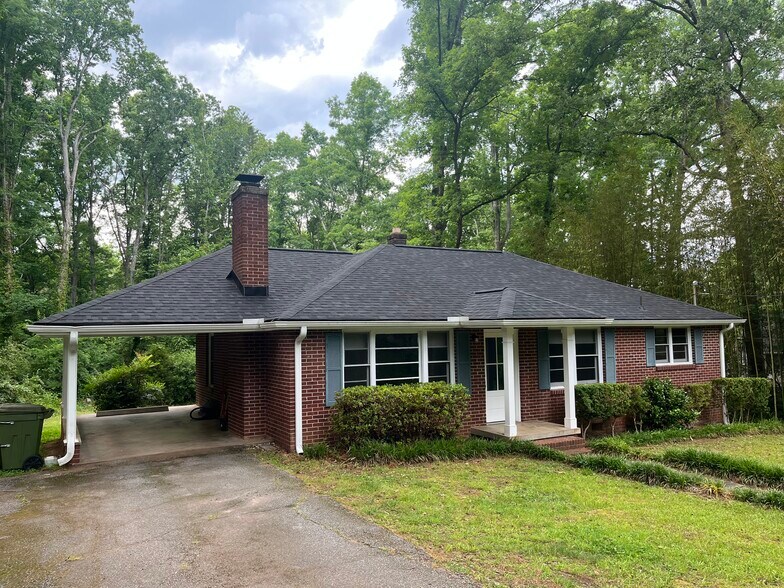 Building Photo - 402 Upper Highland Dr