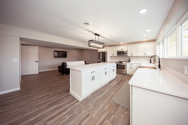 Building Photo - 12147 Pebble Point Rd