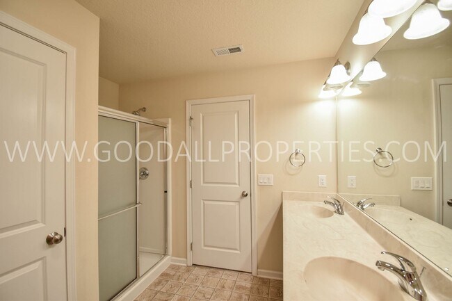 Building Photo - 2-Bedroom Townhome with Dual Primary Suites
