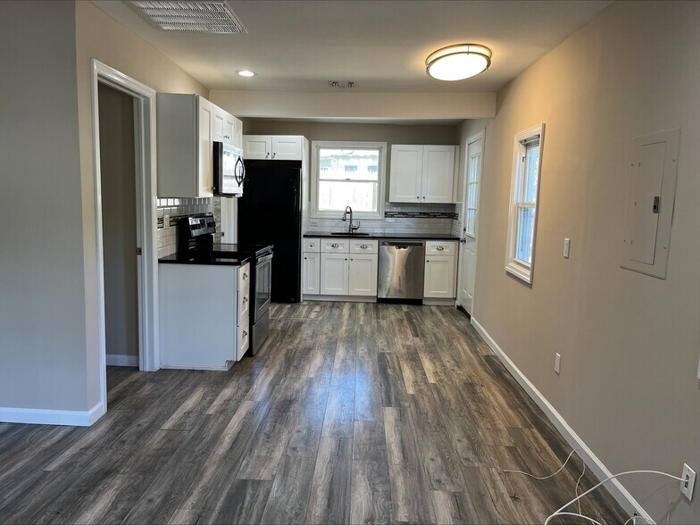 Building Photo - 15 Lulu Dr