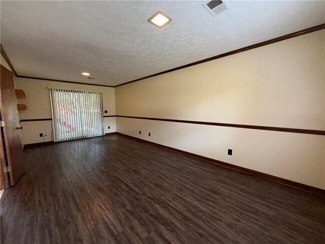 Building Photo - 4069 Shady Dr NW