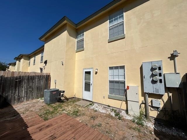 Building Photo - 1000 Ranchway Dr