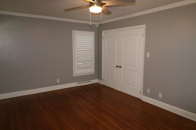 Building Photo - 2833 Wesleyan Ln