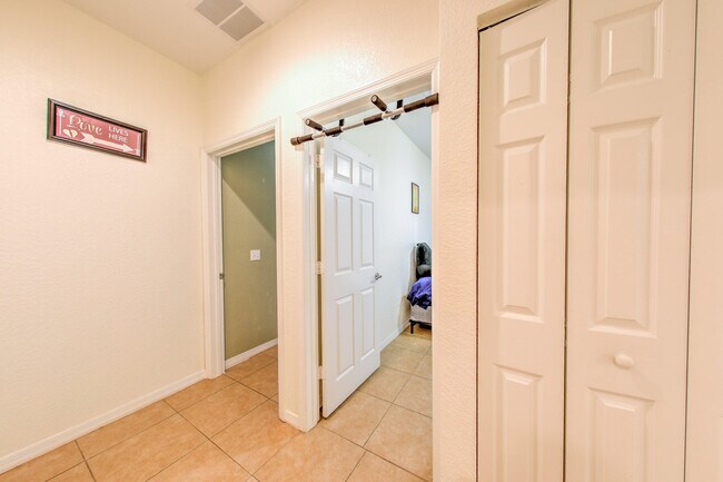 Building Photo - 1829 Sandhill Crane Dr