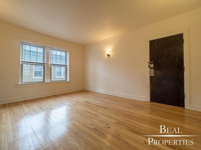Building Photo - 1 bedroom in CHICAGO IL 60625