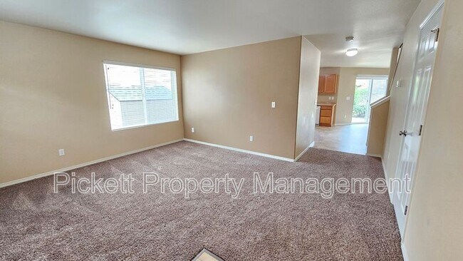 Building Photo - 2369 SW Siskin Cir
