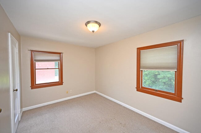 Building Photo - 27 Pleasant Ridge Ave