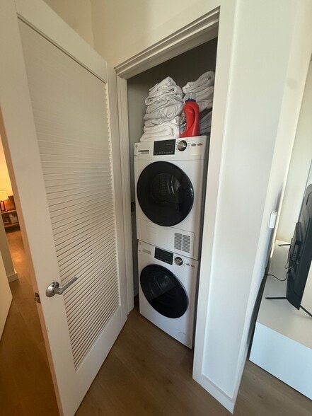 Building Photo - 270 Johnston Ave