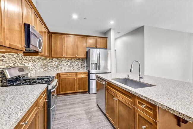 Building Photo - 2215 Antonio Dr