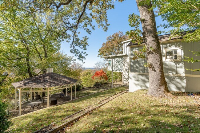 Building Photo - WHAT A VIEW!!! FULLY FURNISHED 5 BEDROOM & 4 BATH ON TOP OF MOUNT SEQUOYAH!!!