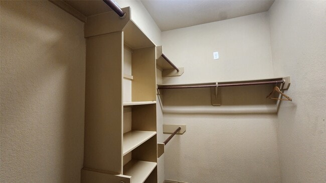 Building Photo - 4003 Hans St