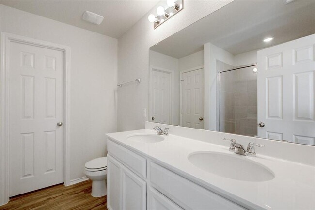 Building Photo - 121 Nettletree Dr