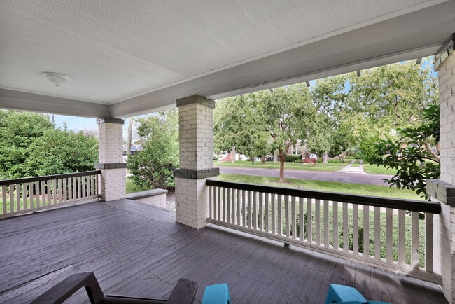 Building Photo - 2678 Post St