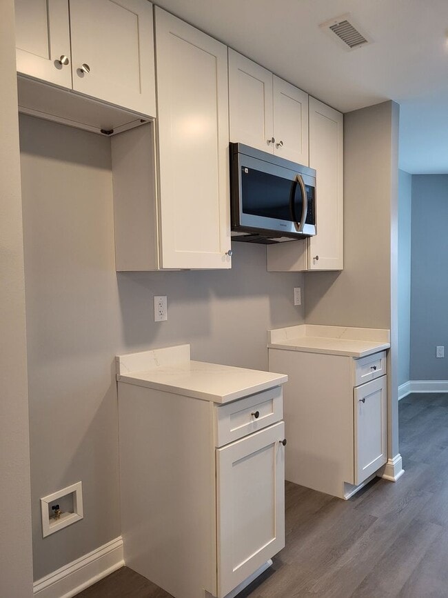 Building Photo - One bedroom condo uptown