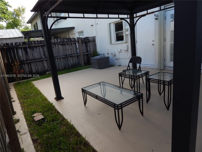 Building Photo - 6959 SW 110th Ct