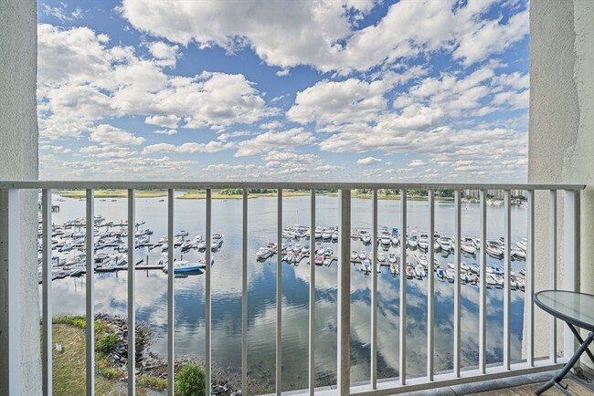 Building Photo - 200 Cove Way