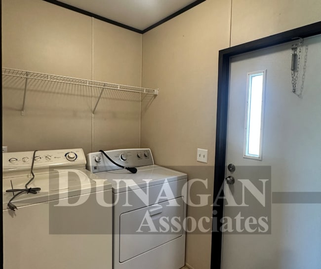Building Photo - Spacious 3 Bedroom, 2 Bath Mobile Home wit...