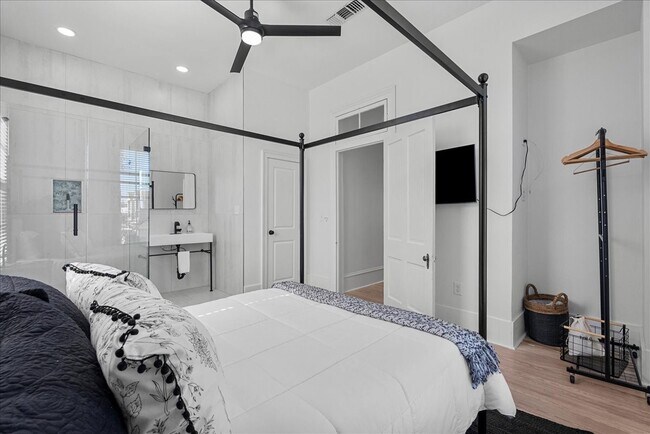 Building Photo - 1724 33rd St