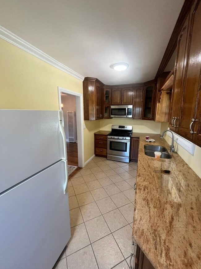 Building Photo - Well-Maintained San Diego Home with Classi...