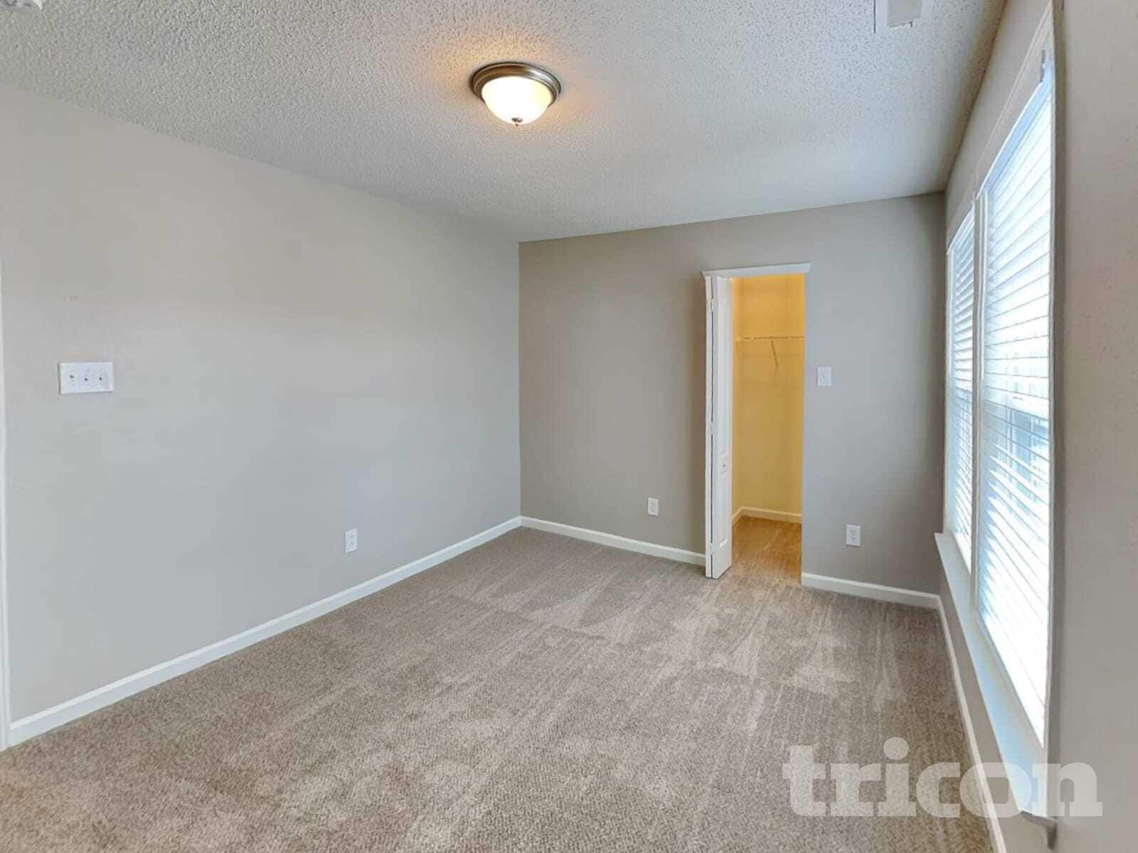 Building Photo - 915 Littleton Dr