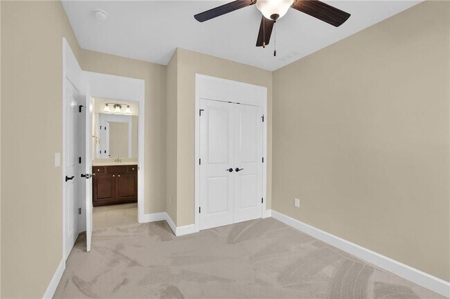 Building Photo - 3708 Majestic Oak Dr SW