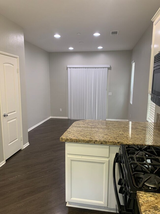 Building Photo - 3 Bedroom Condo for Rent in Murrieta