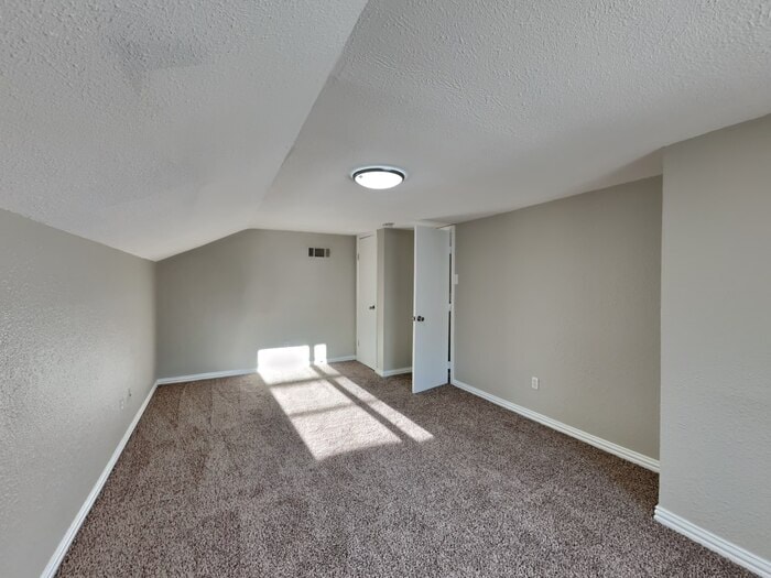 Building Photo - 5753 Wimbleton Way