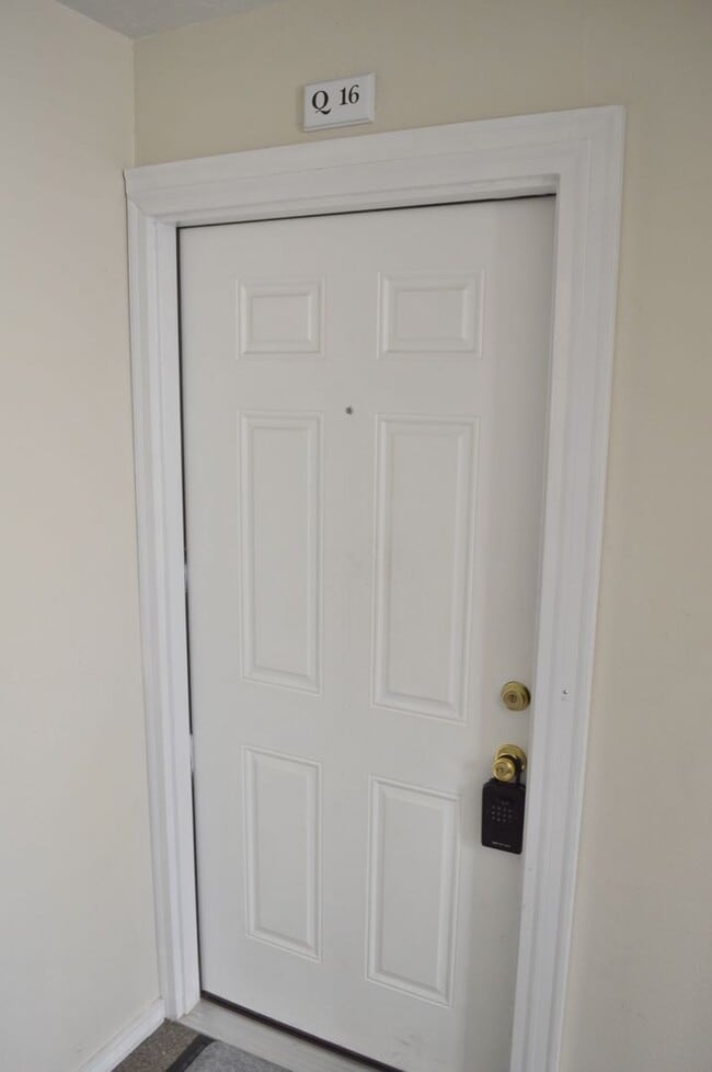 Building Photo - Beautiful Condo in Prime Centerville Location!