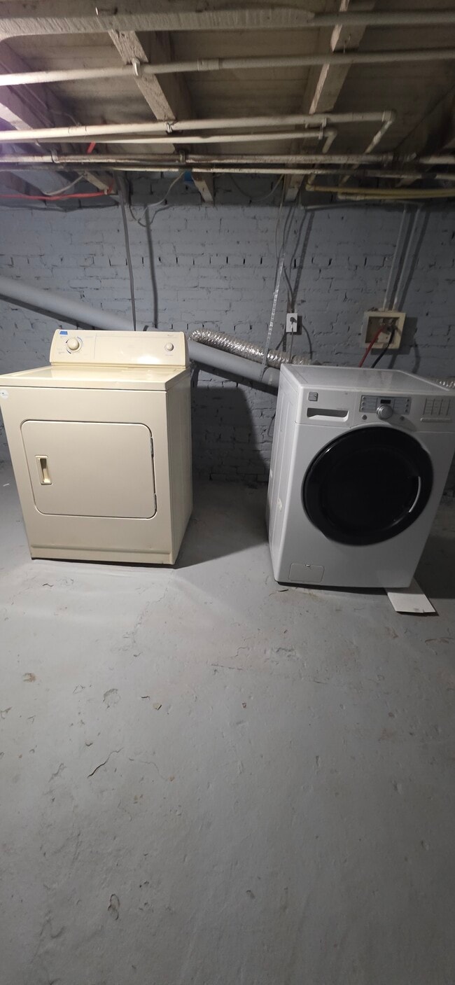 Building Photo - 116 N Port St