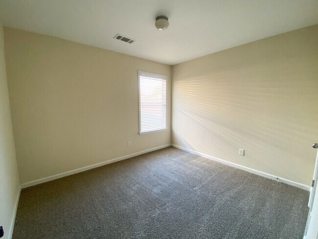 Building Photo - 3 bedroom 2.5 bathroom in Harbor Town Memphis