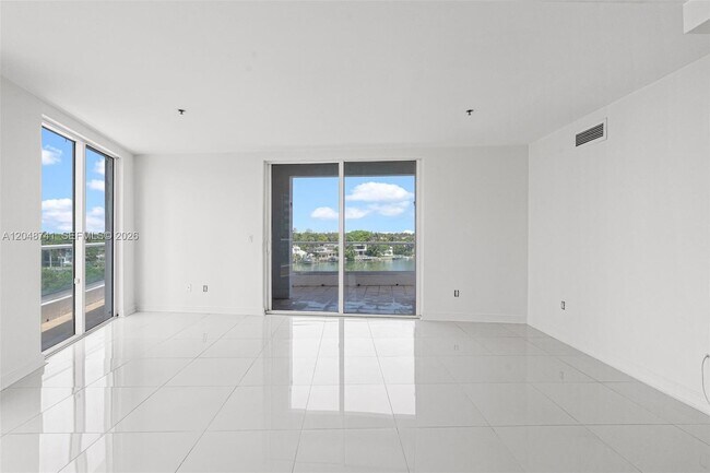 Building Photo - 6362 Collins Ave