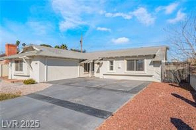 Primary Photo - Fully Furnished, Remodeled & Upgraded Sing...