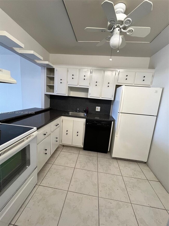 Building Photo - 20301 W Country Club Dr