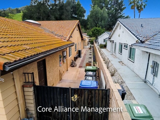 Building Photo - 9413 Farralone Ave