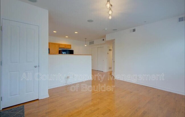 Building Photo - 14300 Waterside Ln