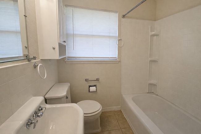 Building Photo - 1612 SW 61st St