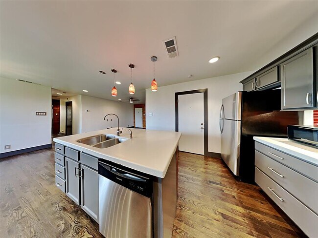 Building Photo - 2307 Cardinal Ln