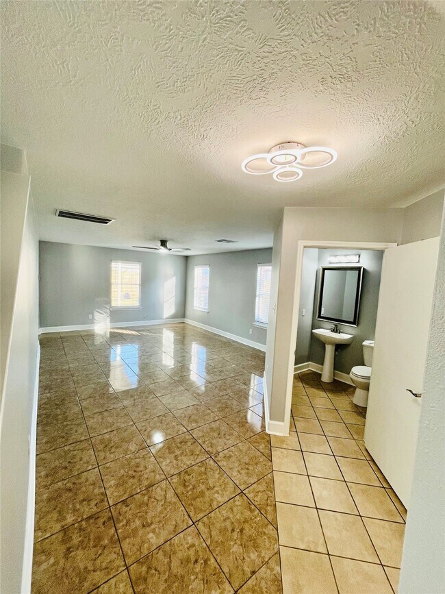 Building Photo - 17030 Cypresswood Glen Tr