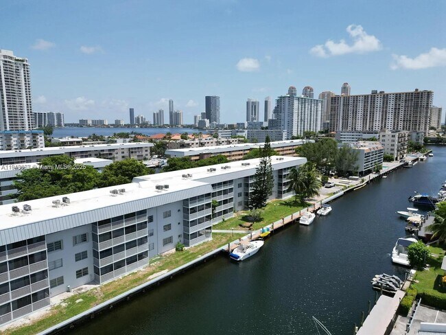 Building Photo - 4000 NE 169th St