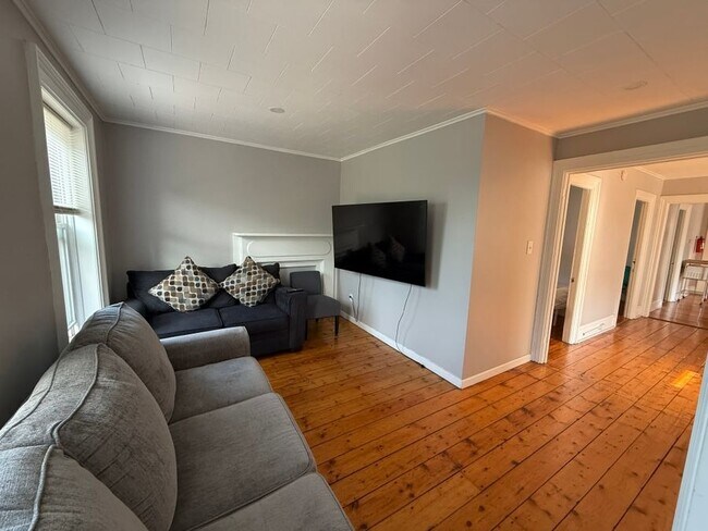 Building Photo - 539 Congress St